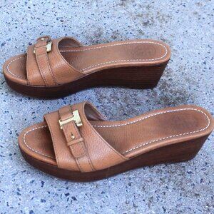 Tory Burch 8M Brown Leather Patti 3" Wedge Sandals Slides Gold Logo Pebbled